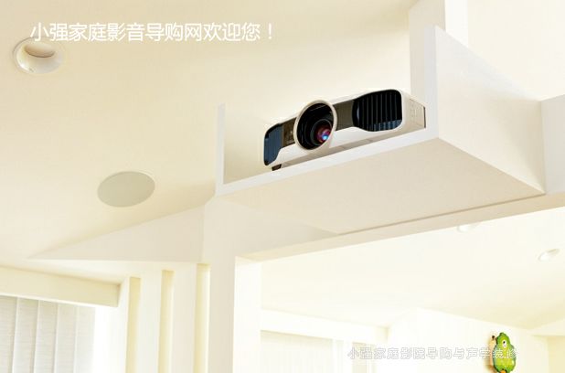 在客廳里的愛(ài)普生投影機(jī)