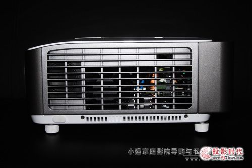 明基W1500側(cè)面