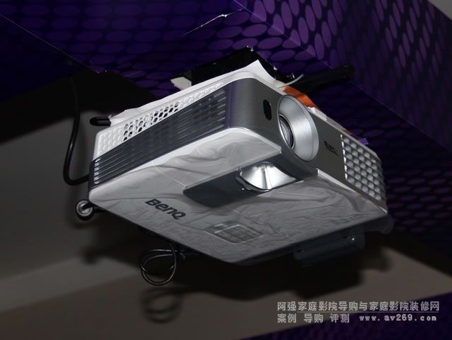 明基W1075短焦投影機