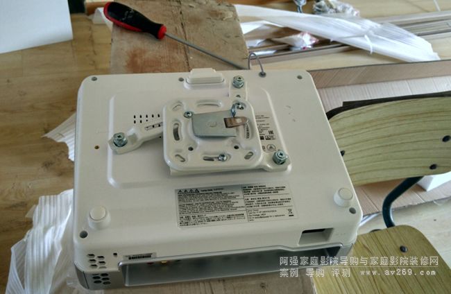投影機(jī)加裝吊架